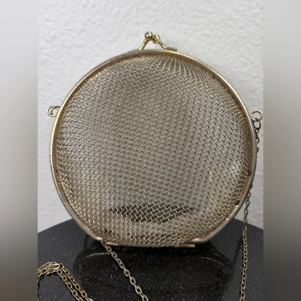 Vintage Metal Gold Mesh Clasp Purse with Long Gold Strap - Picture 2 of 4